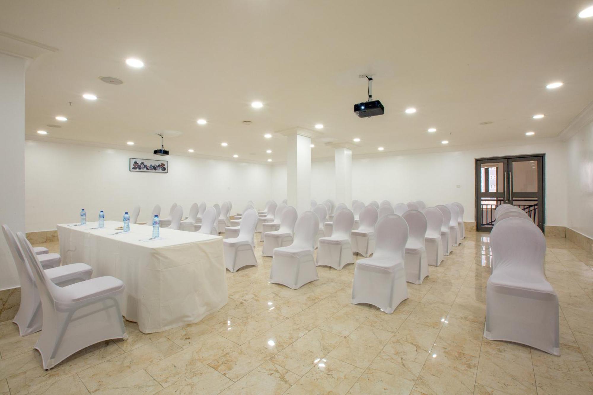 Johnwood Hotel By Bolton Abuja Kültér fotó