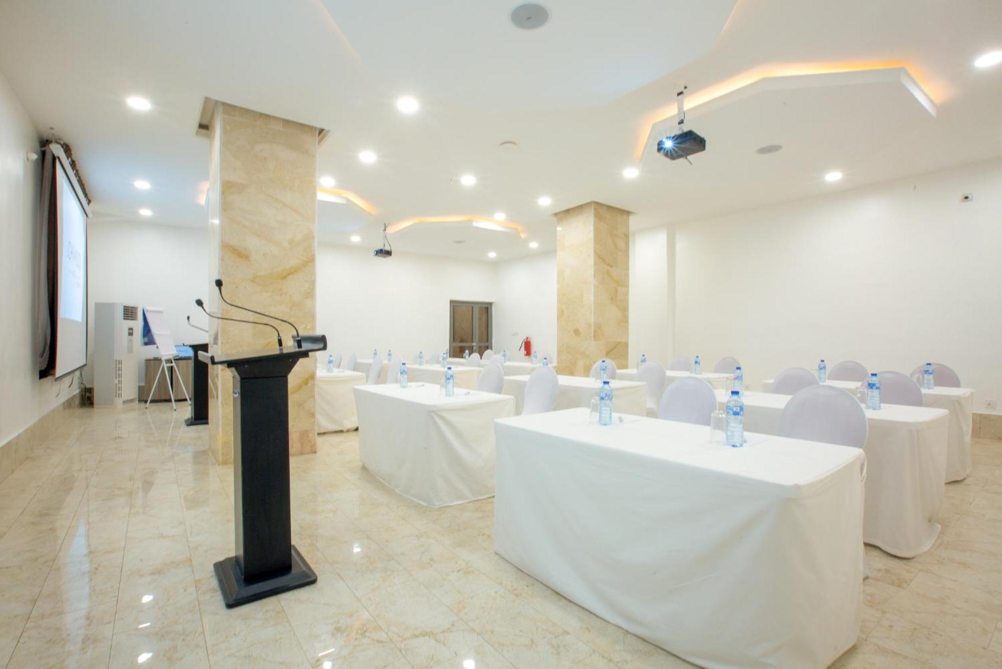 Johnwood Hotel By Bolton Abuja Kültér fotó