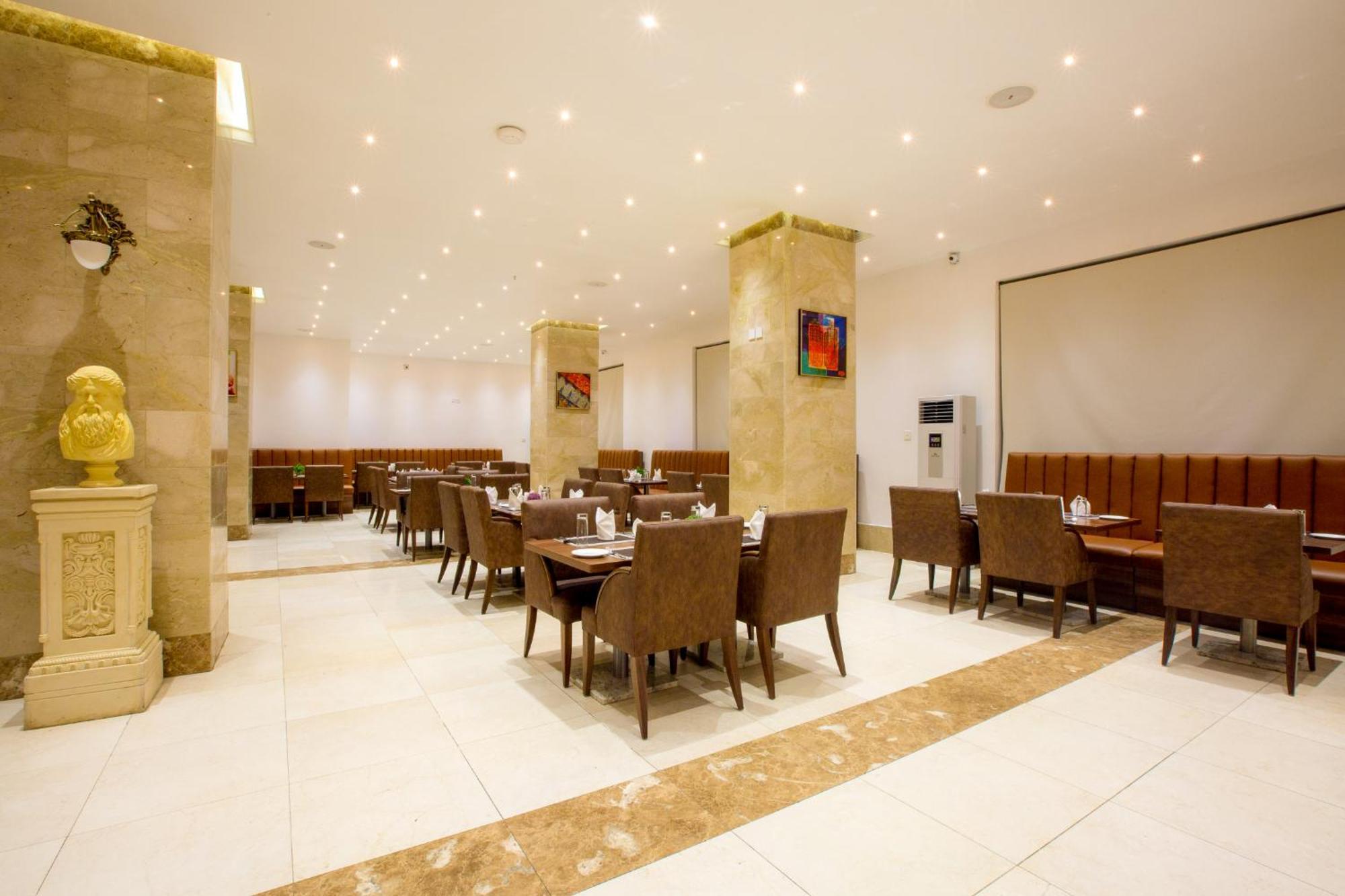 Johnwood Hotel By Bolton Abuja Kültér fotó